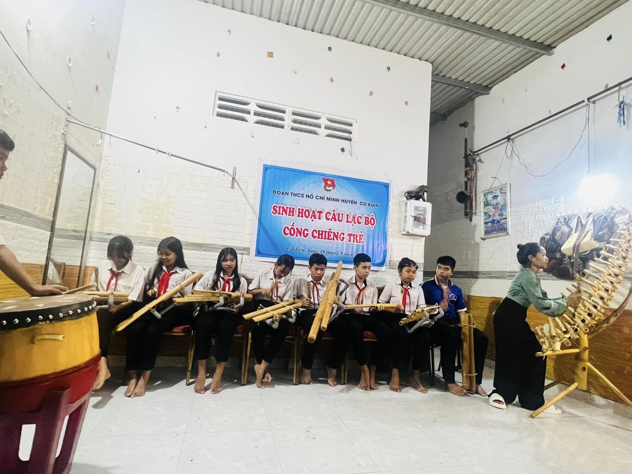 Câu lạc bộ cồng chiêng trường THCS Ea Tiêu