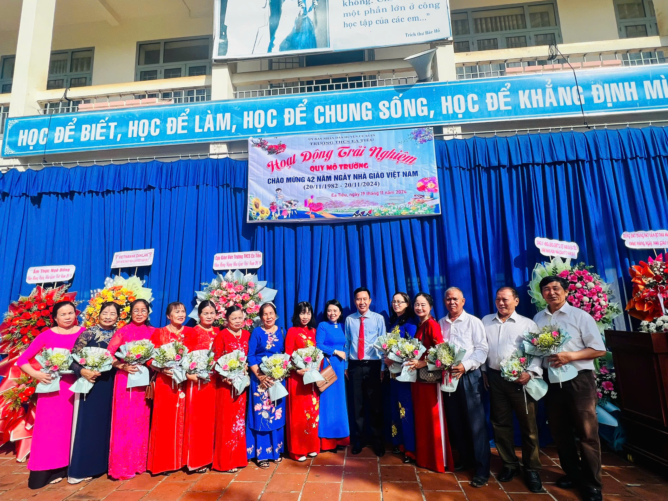 HOẠT ĐỘNG TRẢI NGHIỆM QUY MÔ TRƯỜNG