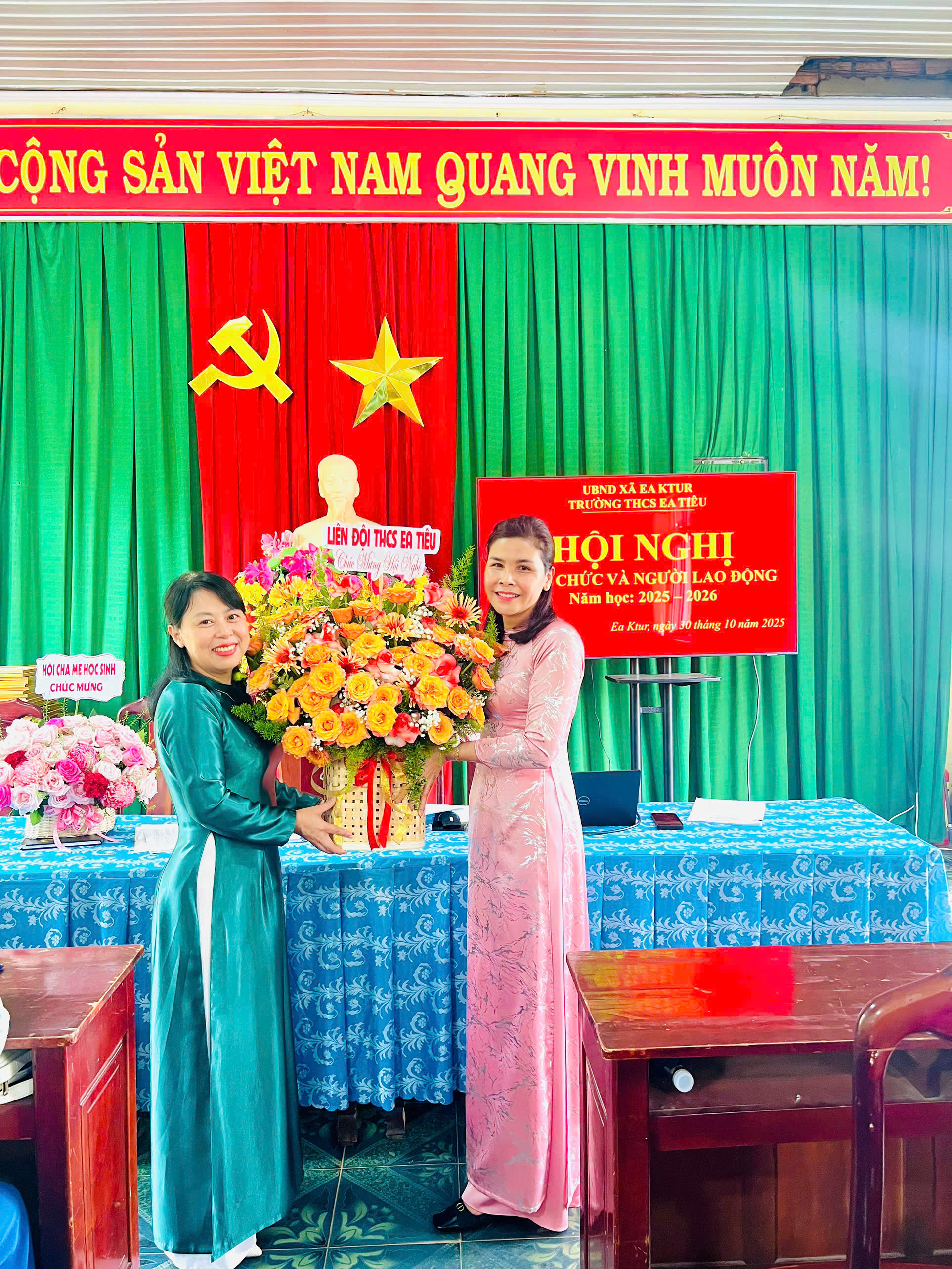 TRƯỜNG THCS EA TIÊU TỔ CHỨC HỘI NGHỊ VIÊN CHỨC, NGƯỜI LAO ĐỘNG NĂM HỌC 2025-2026